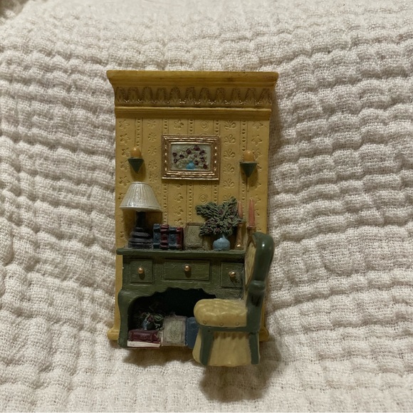 Avon Victorian miniature bedroom set 5 pieces - Picture 2 of 7